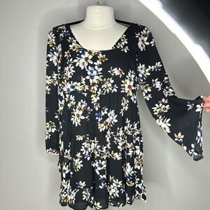 Socialite Floral dress with Bell sleeves and a low strapy back Size Small